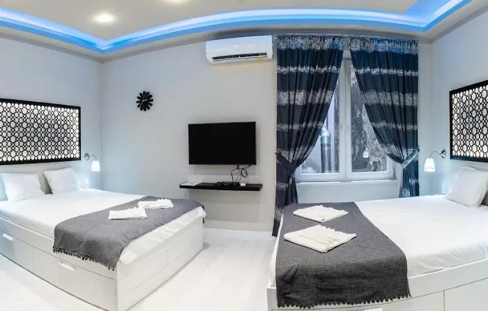 The Royals Downtown Apartment *