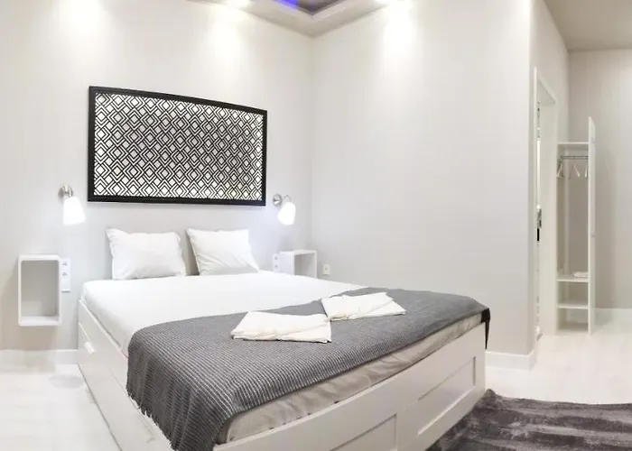 The Royals Downtown Apartment