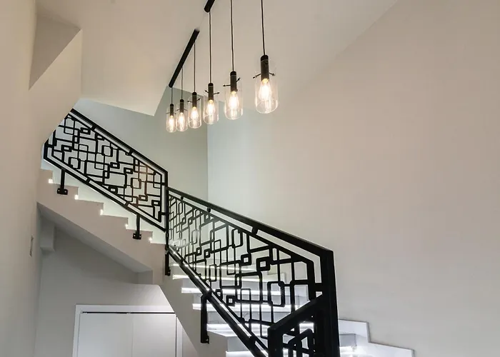 The Royals Downtown Apartment