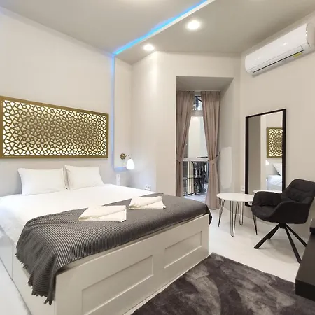 The Royals Downtown Apartamento Budapest